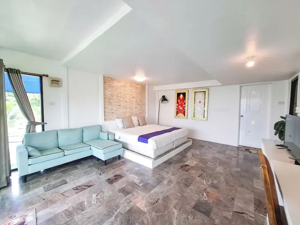 Deluxe Double room (full double bed)