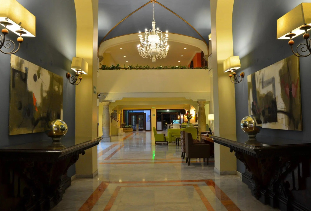 Lobby & Reception