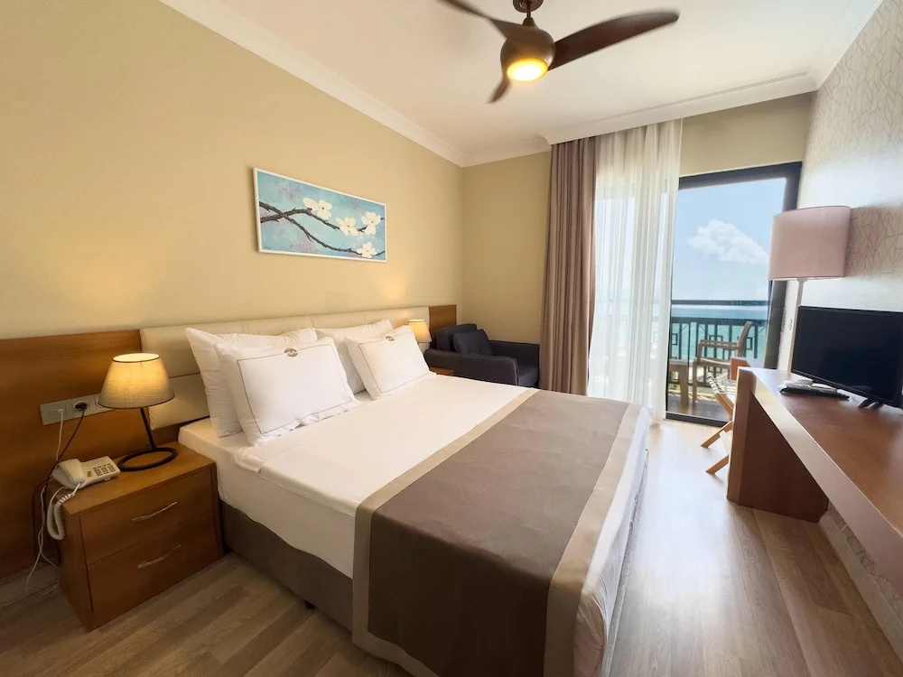 Uras Beach Hotel — фото