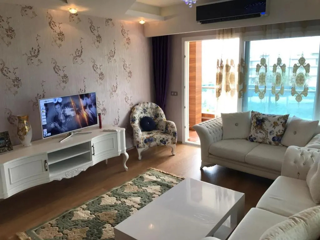 3 Bedrooms Apartment
