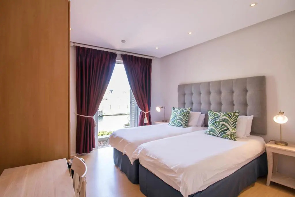 Waterfront Village Aparthotel - Chambres