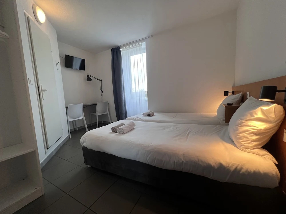 Economy Double room (twin beds)