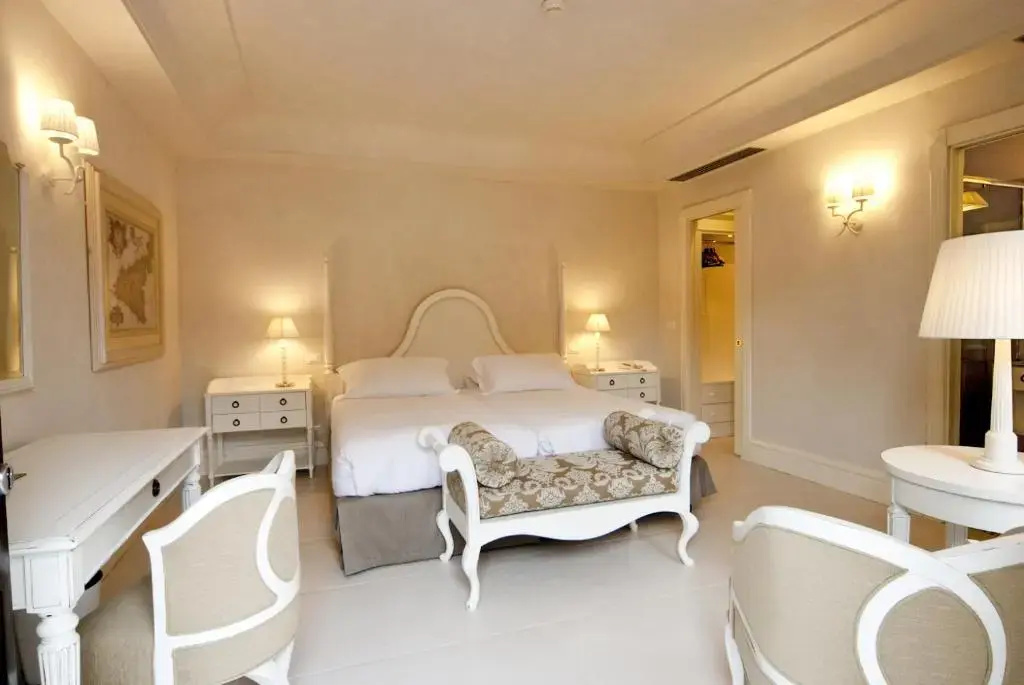 Deluxe Double room (full double bed)