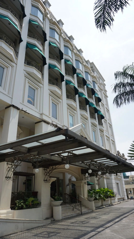Oktroi Plaza