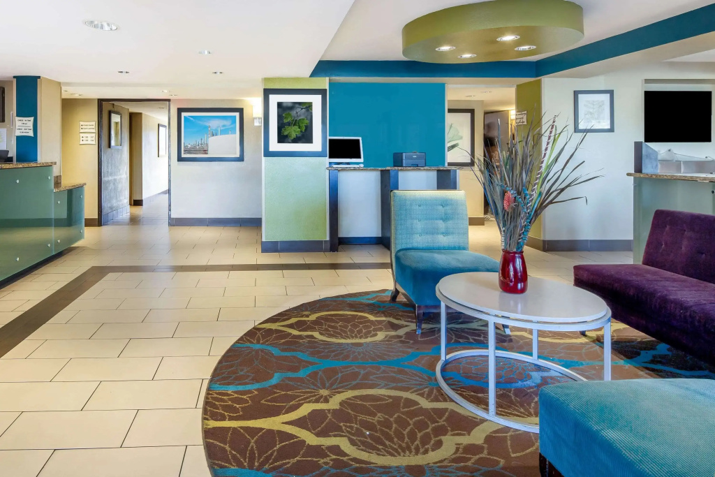 Lobby & Reception
