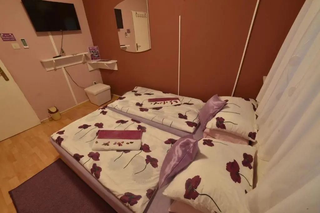 Deluxe Double room full double bed