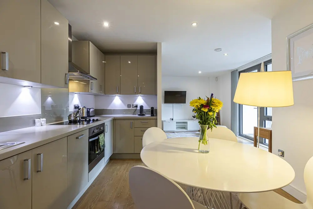 Stylish 2-bed flat w/ terrace in South East London
