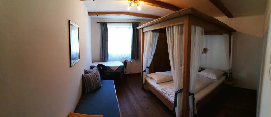 Economy room