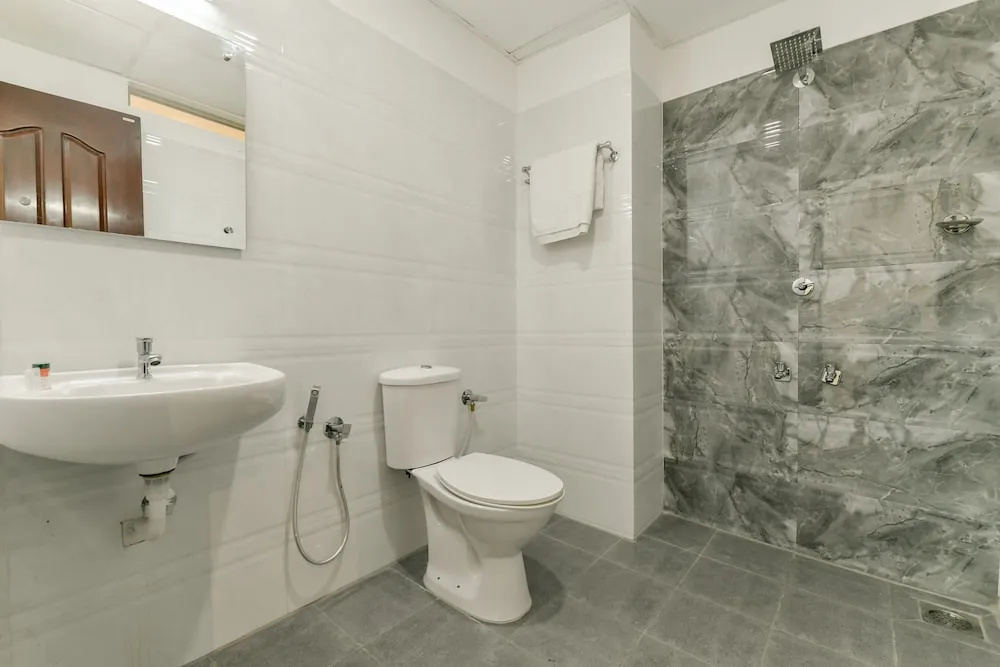 Deluxe Double room (full double bed)