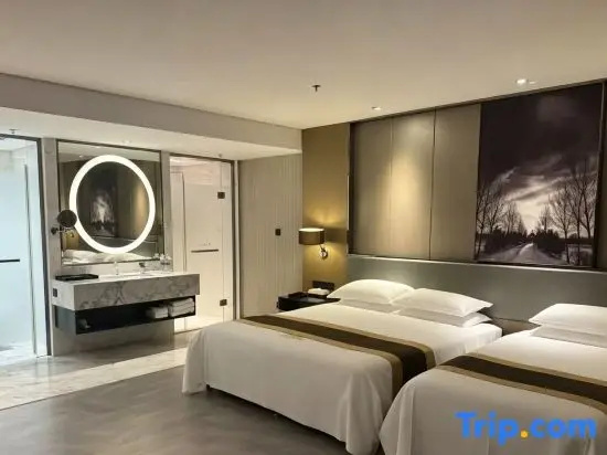 Deluxe Family Suite