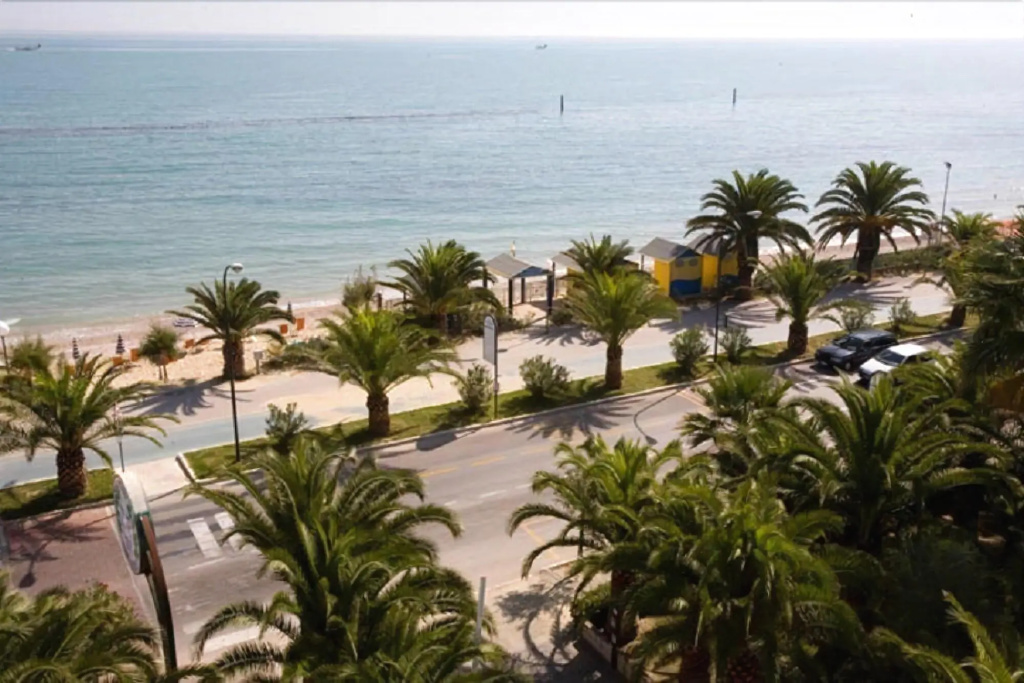 Beach & Waterfront