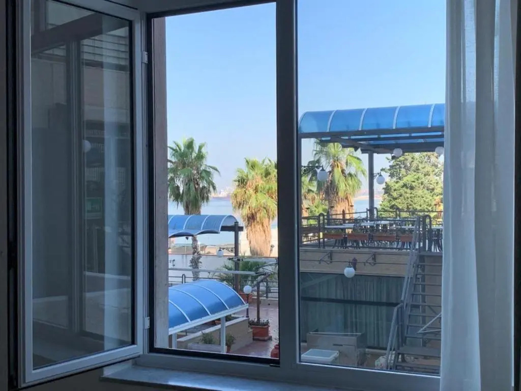 Deluxe Double room with sea view (full double bed)