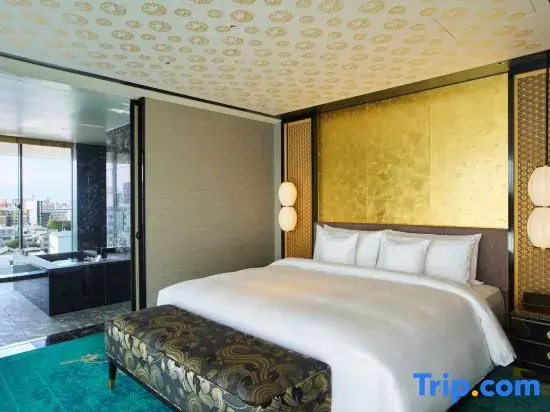 Grand room