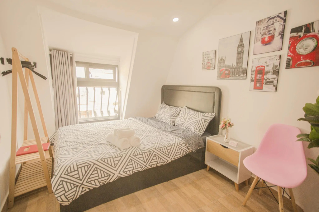 Deluxe Double room (full double bed)