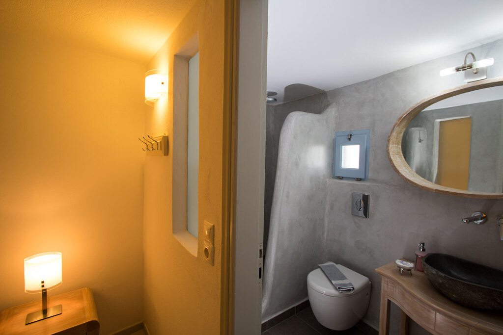 Erato Apartments 
