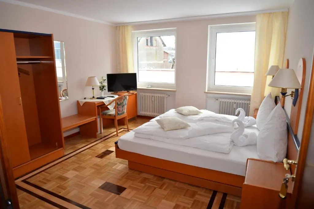 Standard Double room (full double bed)