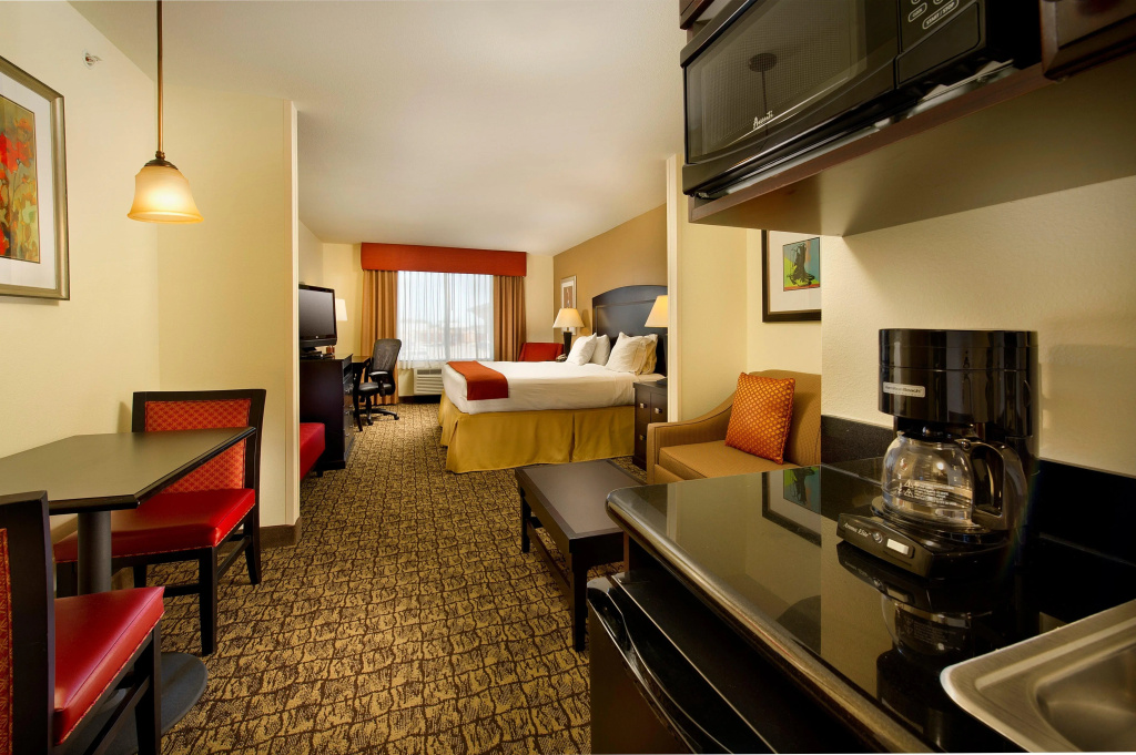 Holiday Inn Express Hotel & Suites Uvalde by IHG - фото 29