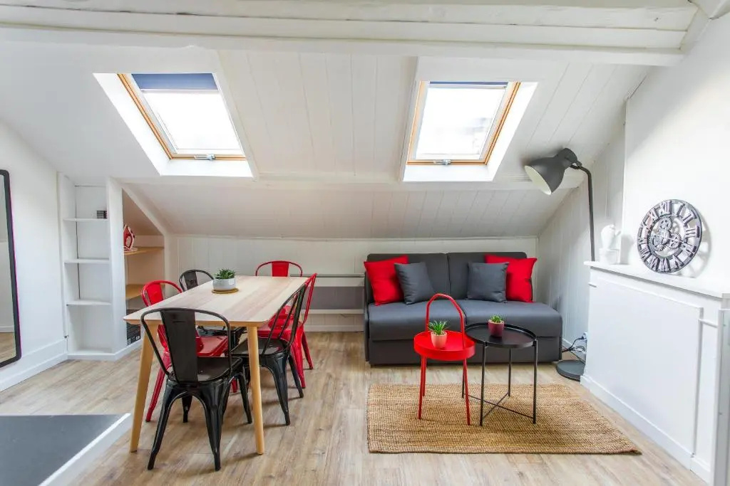 2 Bedrooms Apartment
