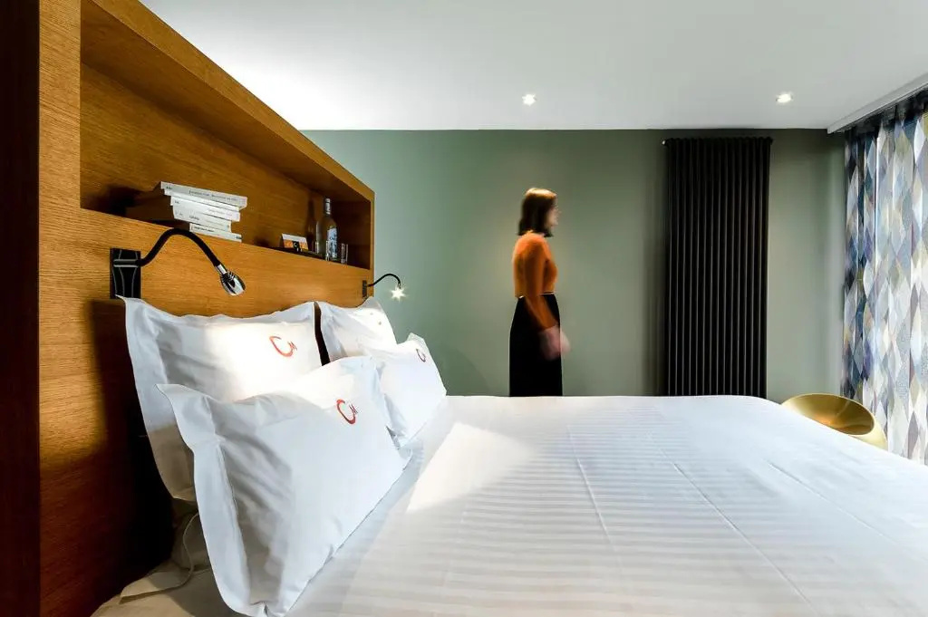 Classic Double room with lake view (full double bed)