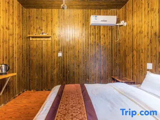 Deluxe Double room (full double bed)