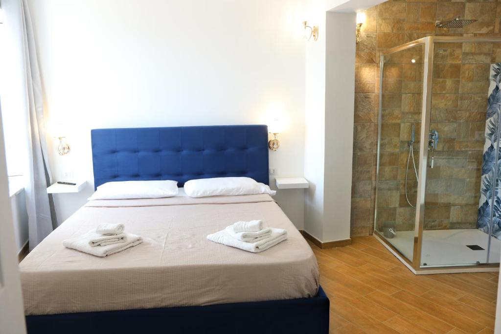 Deluxe Double room (full double bed)