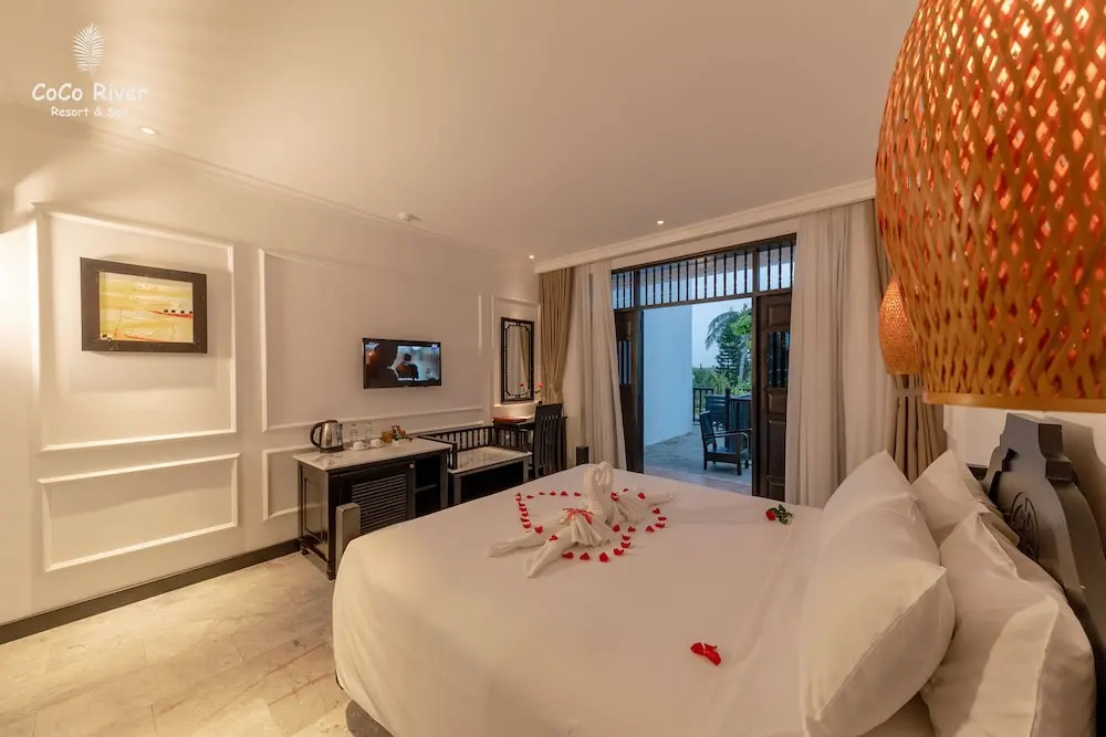 Deluxe Double room with river view (full double bed)