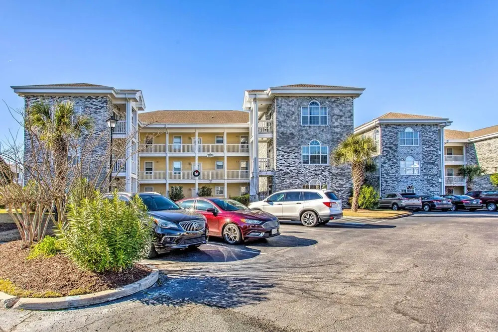 Pool & Golf Course Views: Myrtle Beach Condo