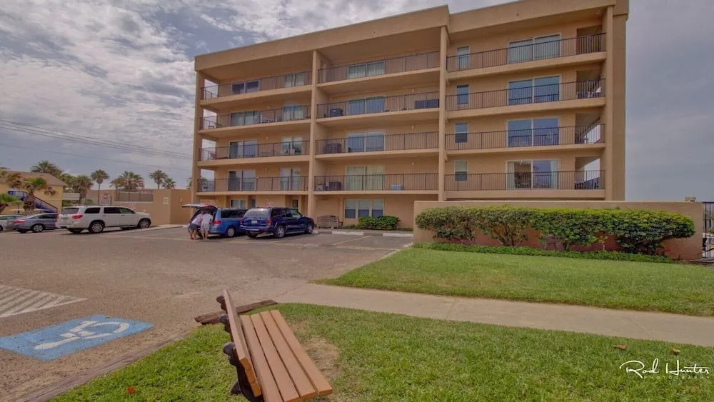 Seagull 101 Minium 3 Bedroom Condo by RedAwning