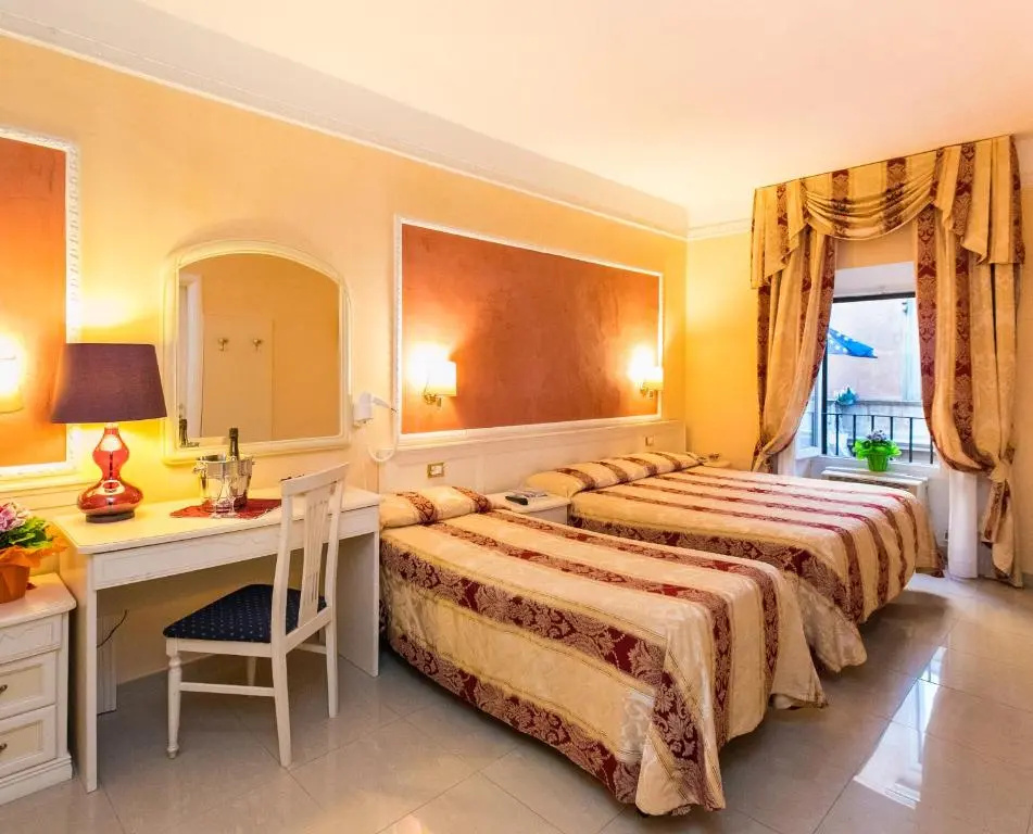 Standard Triple room