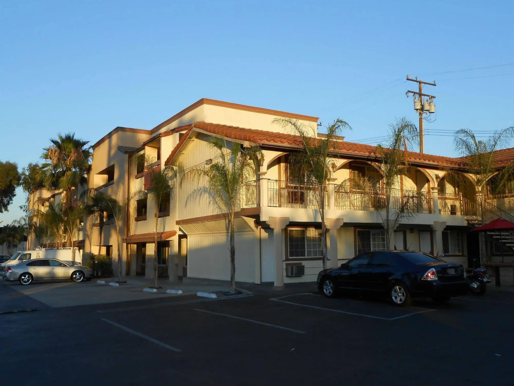 Best Inn & Suites — фото
