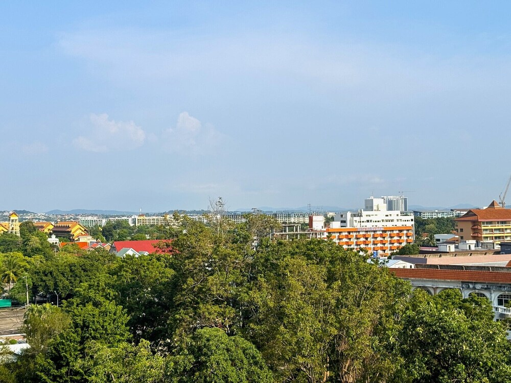 Sea View Studio With Large Balcony at View Talay 5D