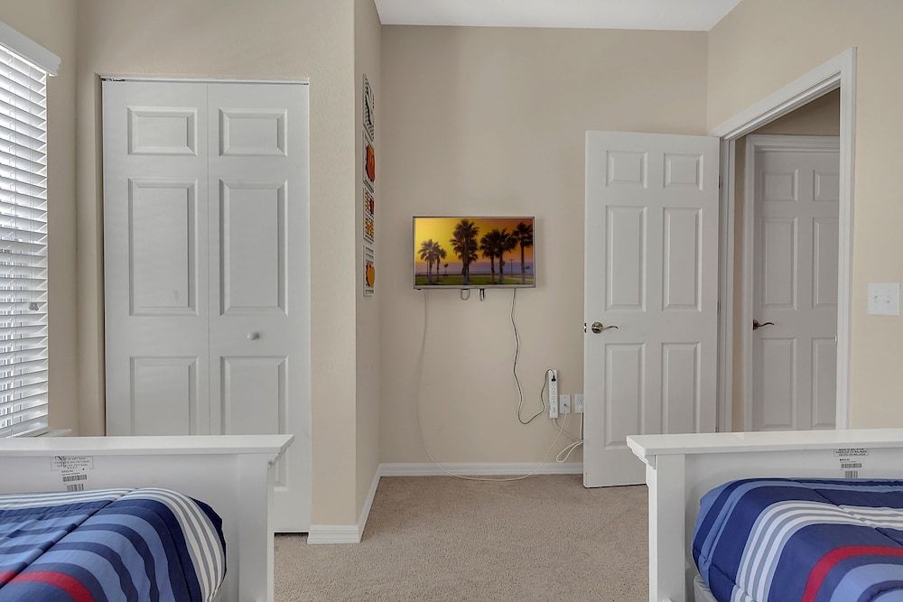 West Lucaya 3206 — 4