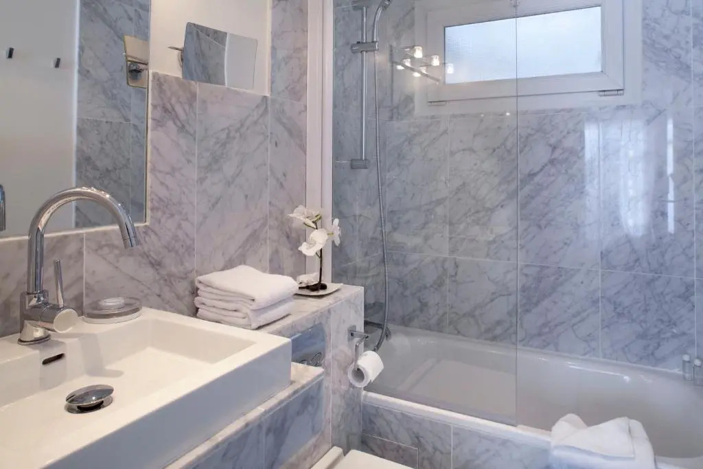 Superior Double room with street view (twin beds)
