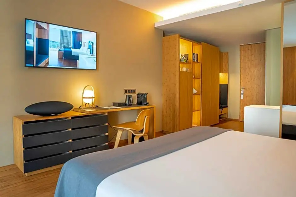 Double Loft (full double bed)