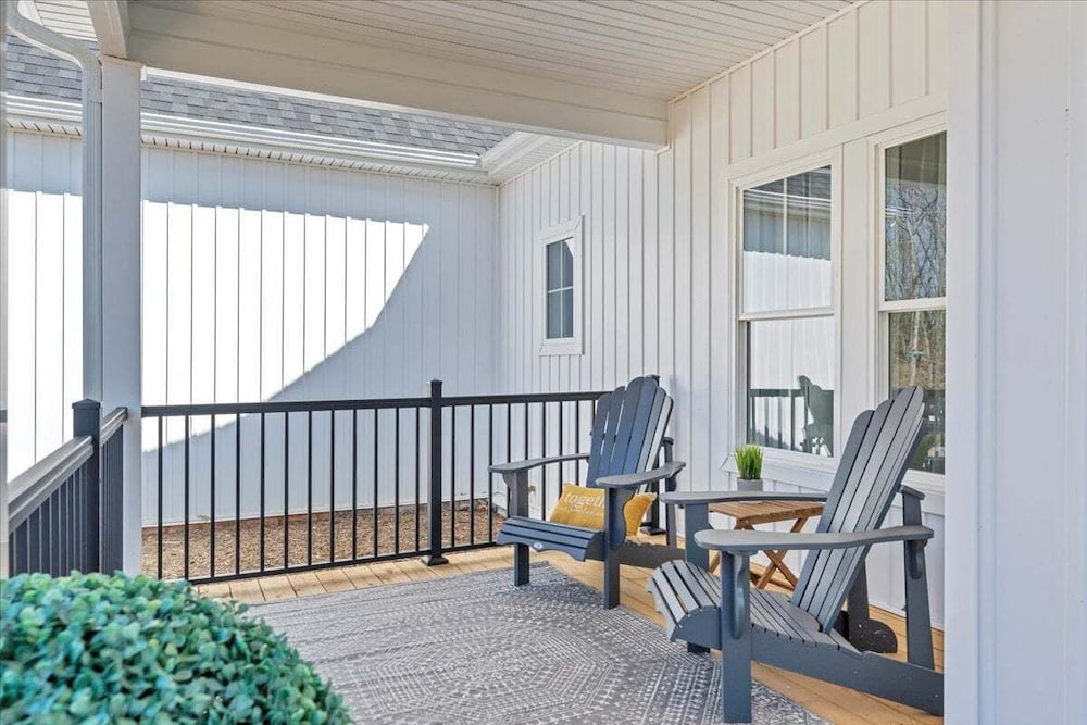 Lake Twin Cove - New!