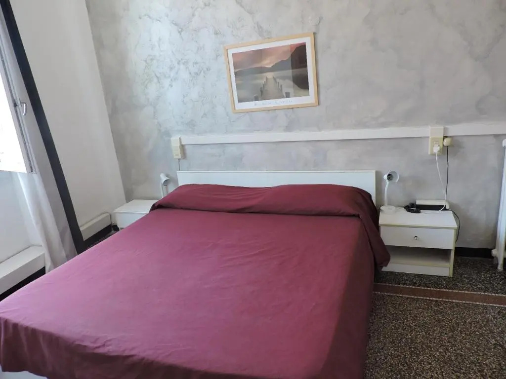 Standard Double room with partial sea view (full double bed)