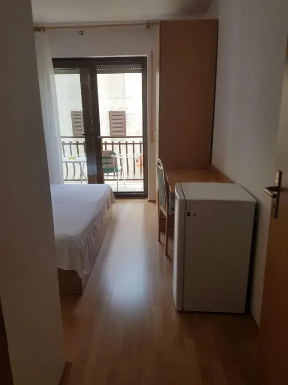 Standard Double room with balcony (full double bed)