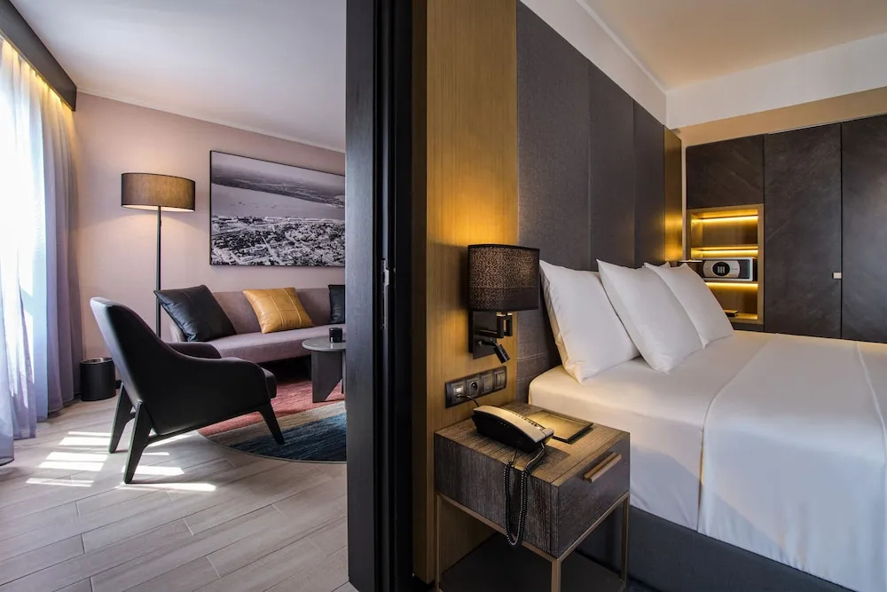 Double Junior Suite (full double bed)