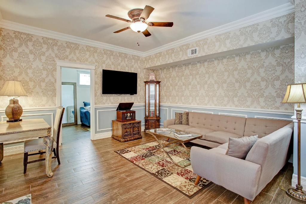 Sara's Inn on the Boulevard by null