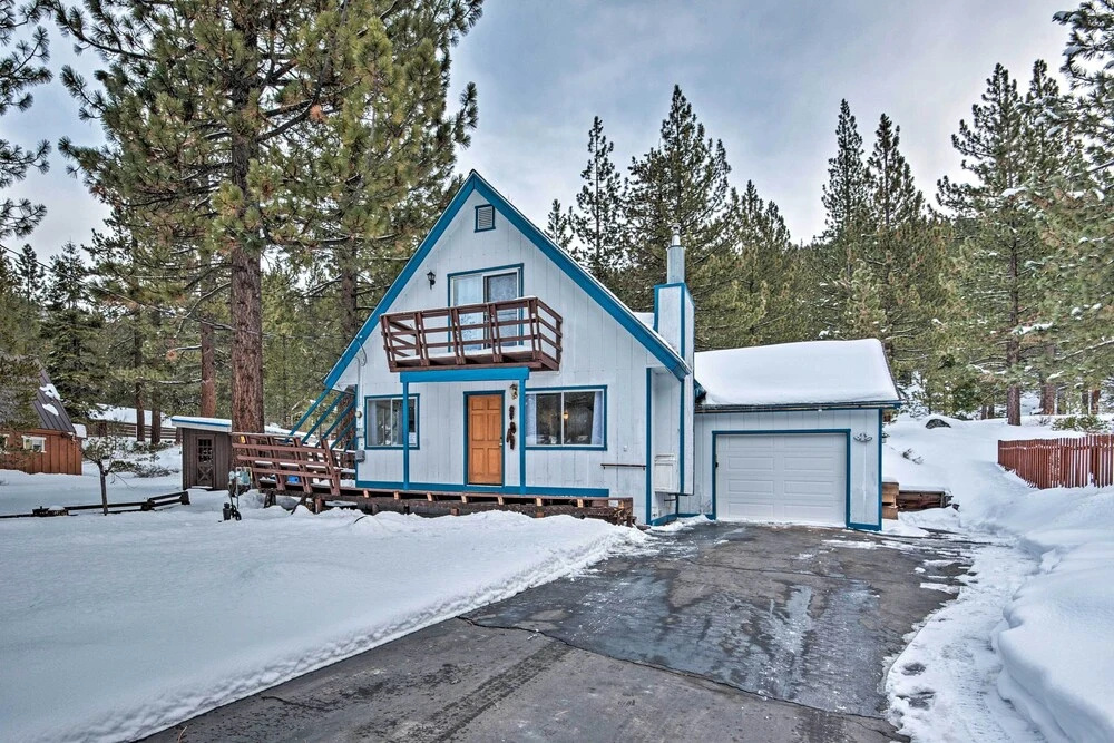 Peaceful & Upscale Ski Cabin: 11 Mi to Heavenly!