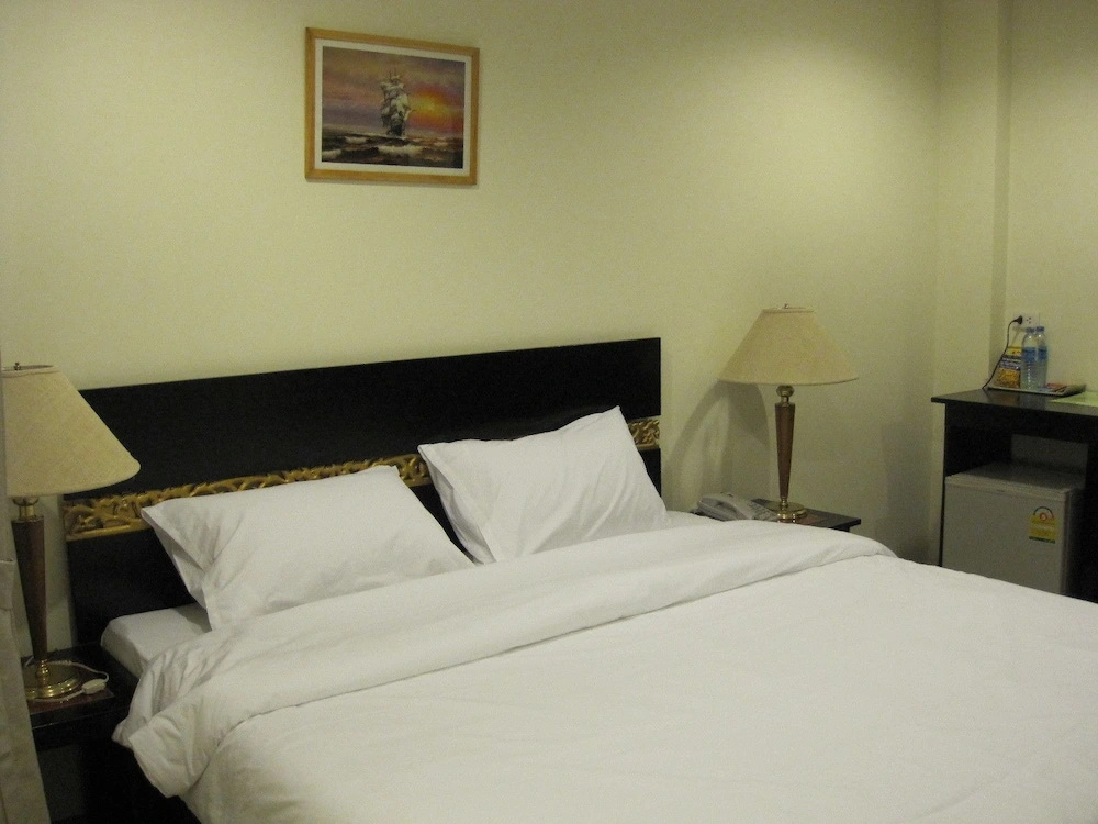 The Bang Khun Phrom Suites - Chambres