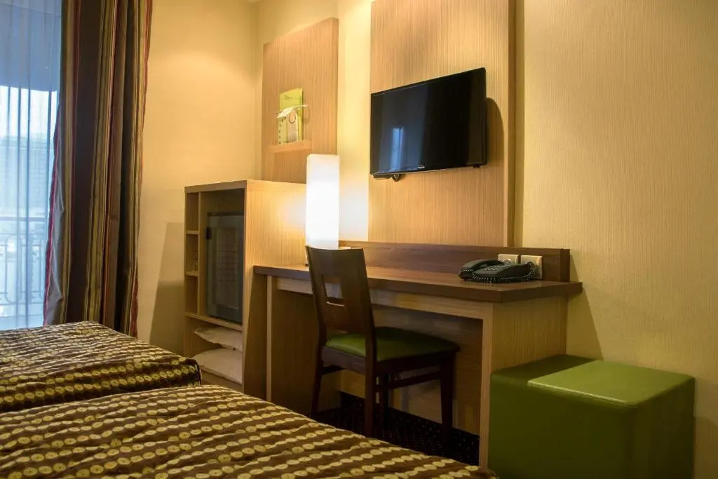 Hôtel Terminus Montparnasse 146