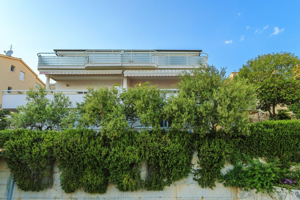 Villa Lola
