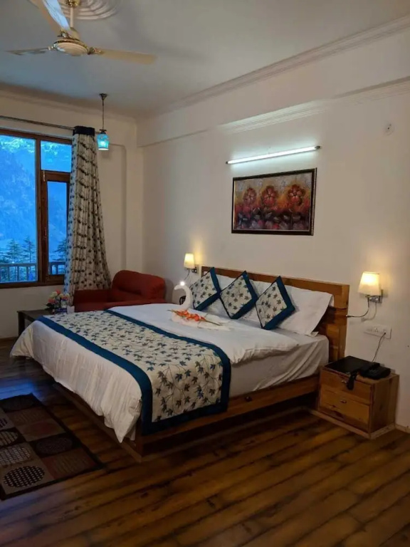 Deluxe room with balcony and with view
