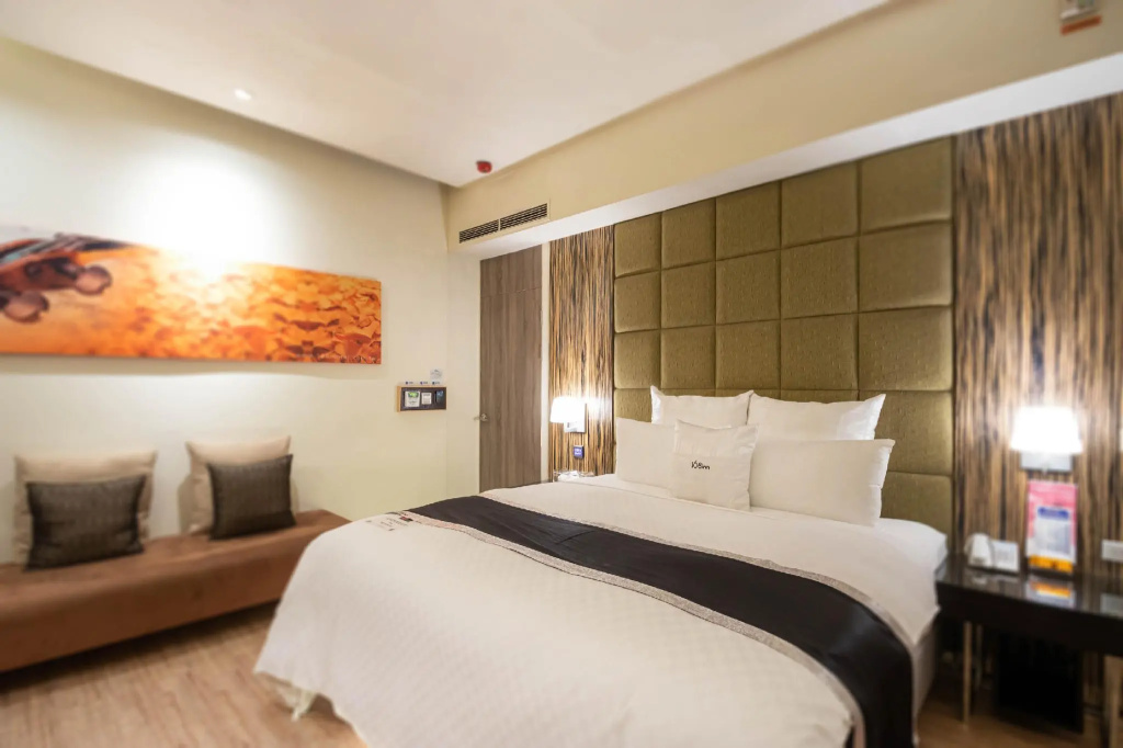 Deluxe Double room (full double bed)