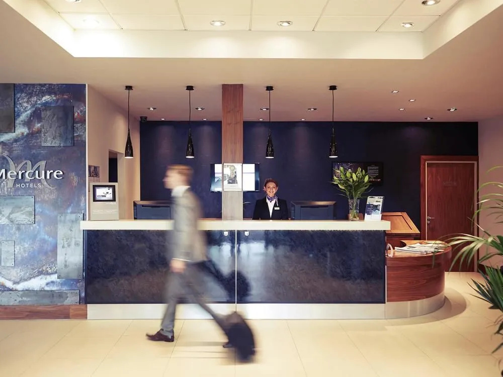 Lobby & Reception