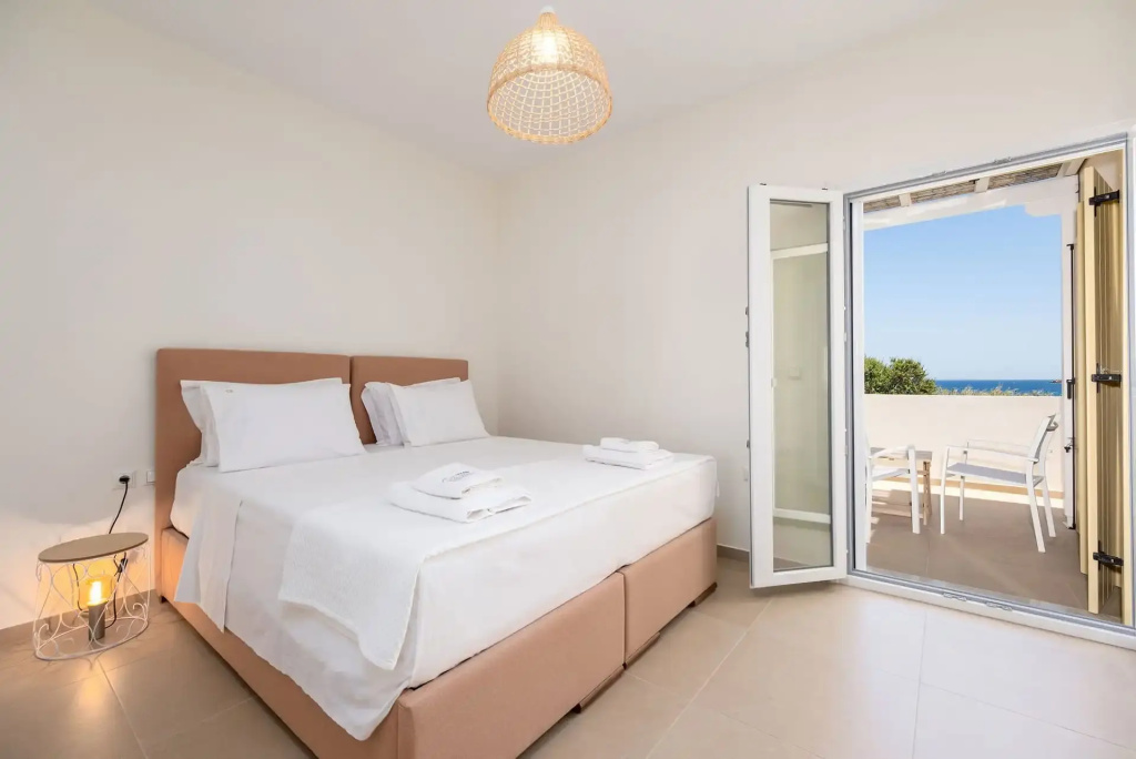 2 Bedrooms Villa