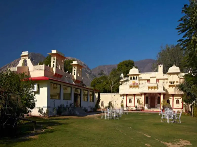 Hotel Alwar Bagh
