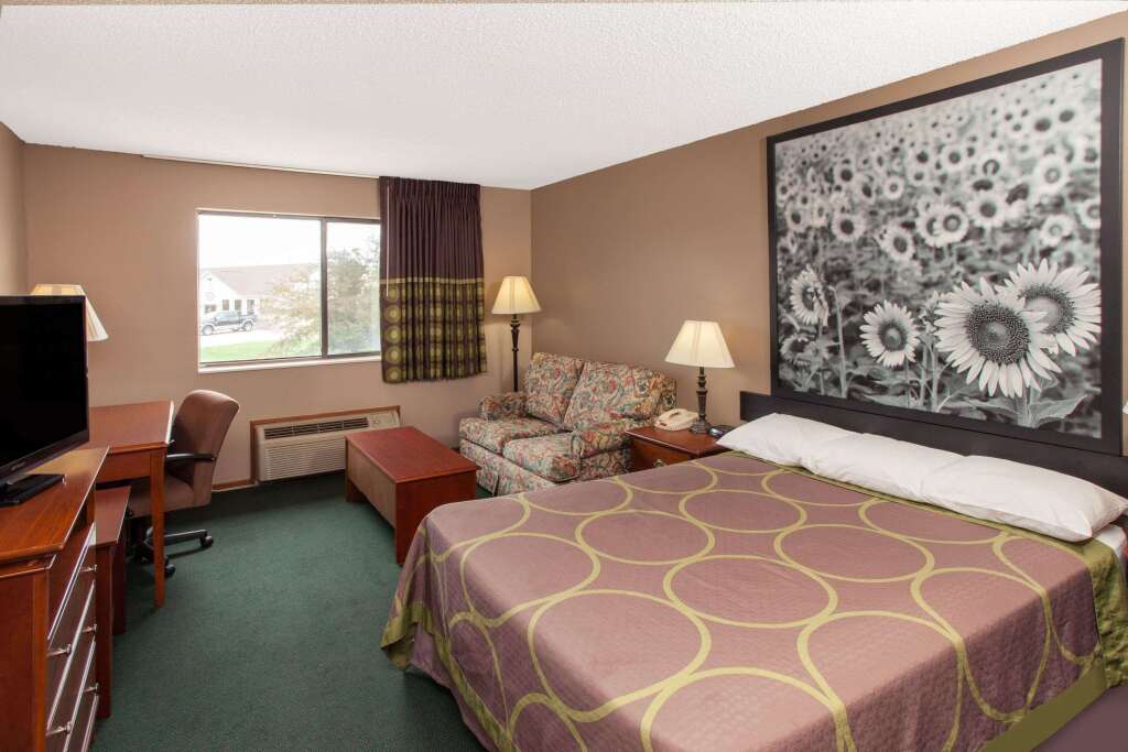 Super 8 by Wyndham Anamosa IA