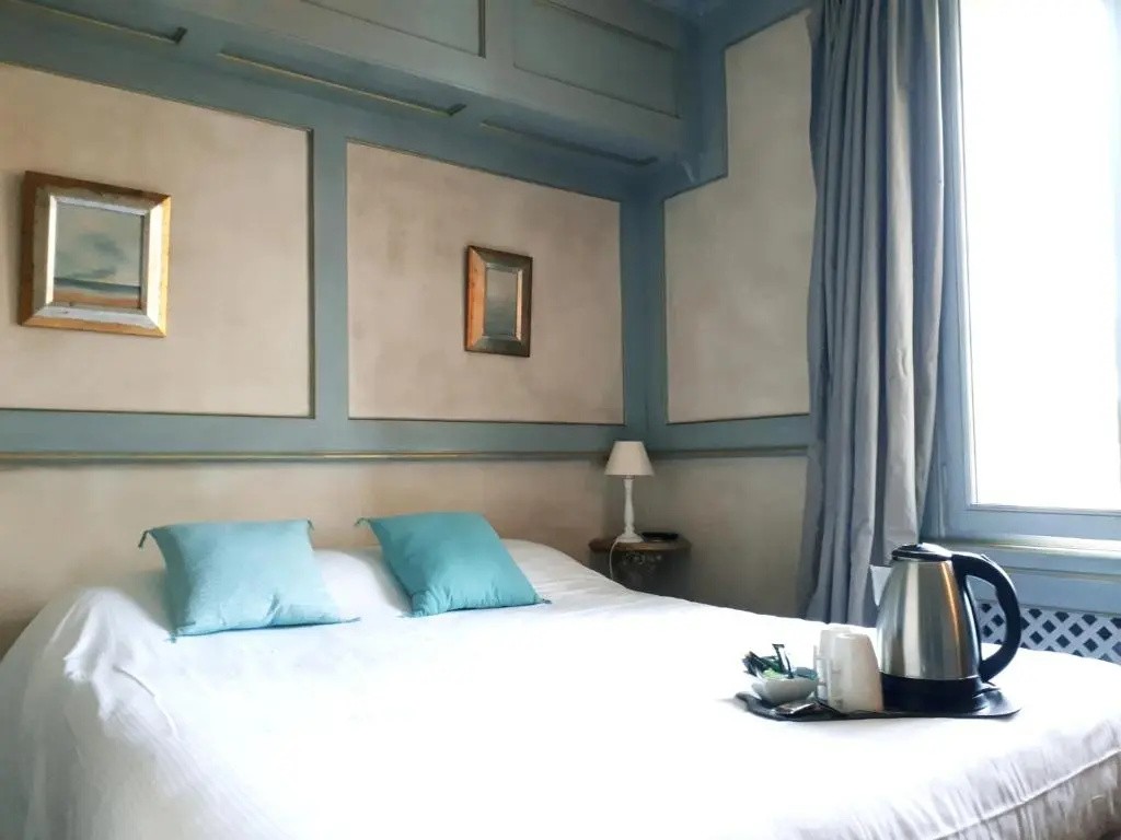 Double room (full double bed)